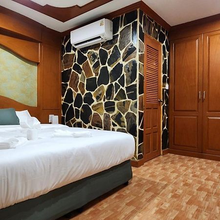 Arya Suites Patong Beach Exterior foto