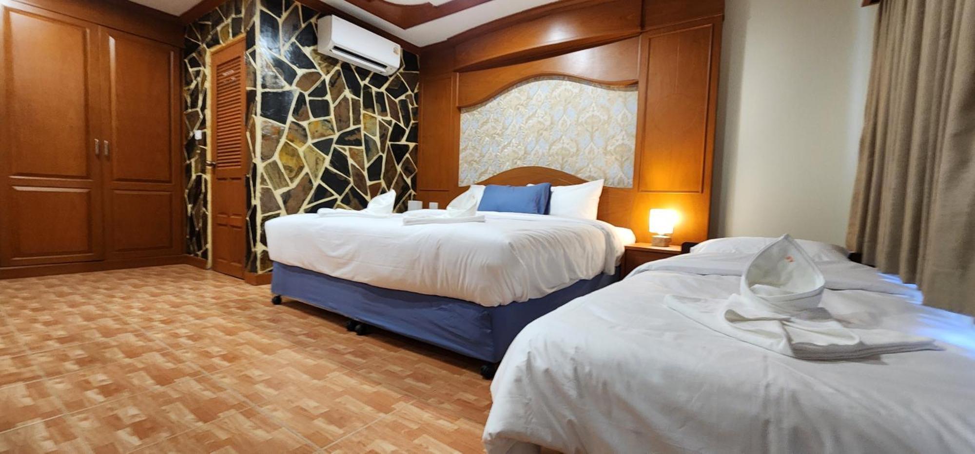 Arya Suites Patong Beach Exterior foto
