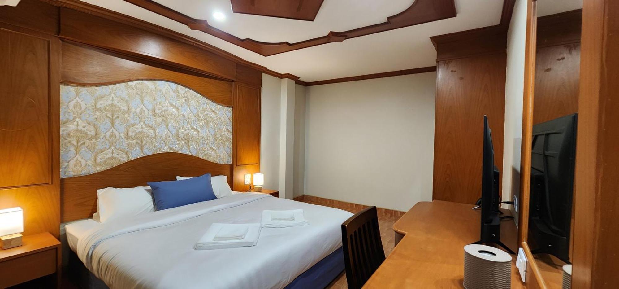 Arya Suites Patong Beach Exterior foto